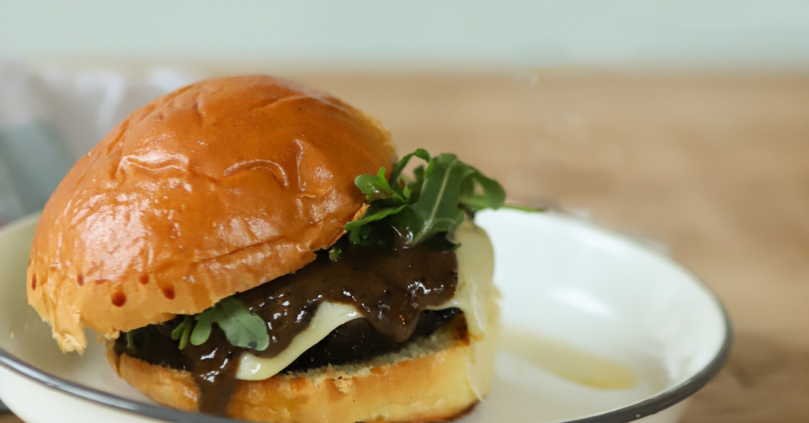 American diner-style cheeseburger | Dairy Council, Northern Ireland
