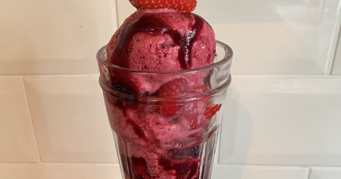 Frozen yogurt and berry sundaes | Dairy Council, Northern Ireland