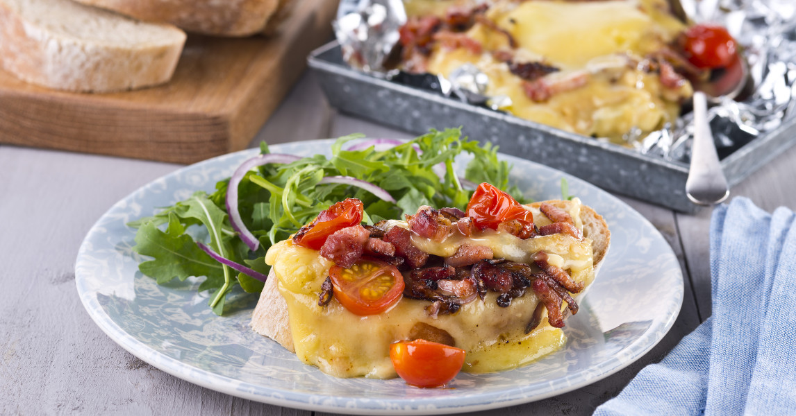 Baked NI brie with bacon, onions and tomato | Dairy Council, Northern Ireland