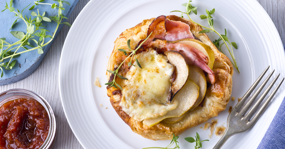 NI brie tarts with crispy ham, pear and honey | Dairy Council, Northern Ireland
